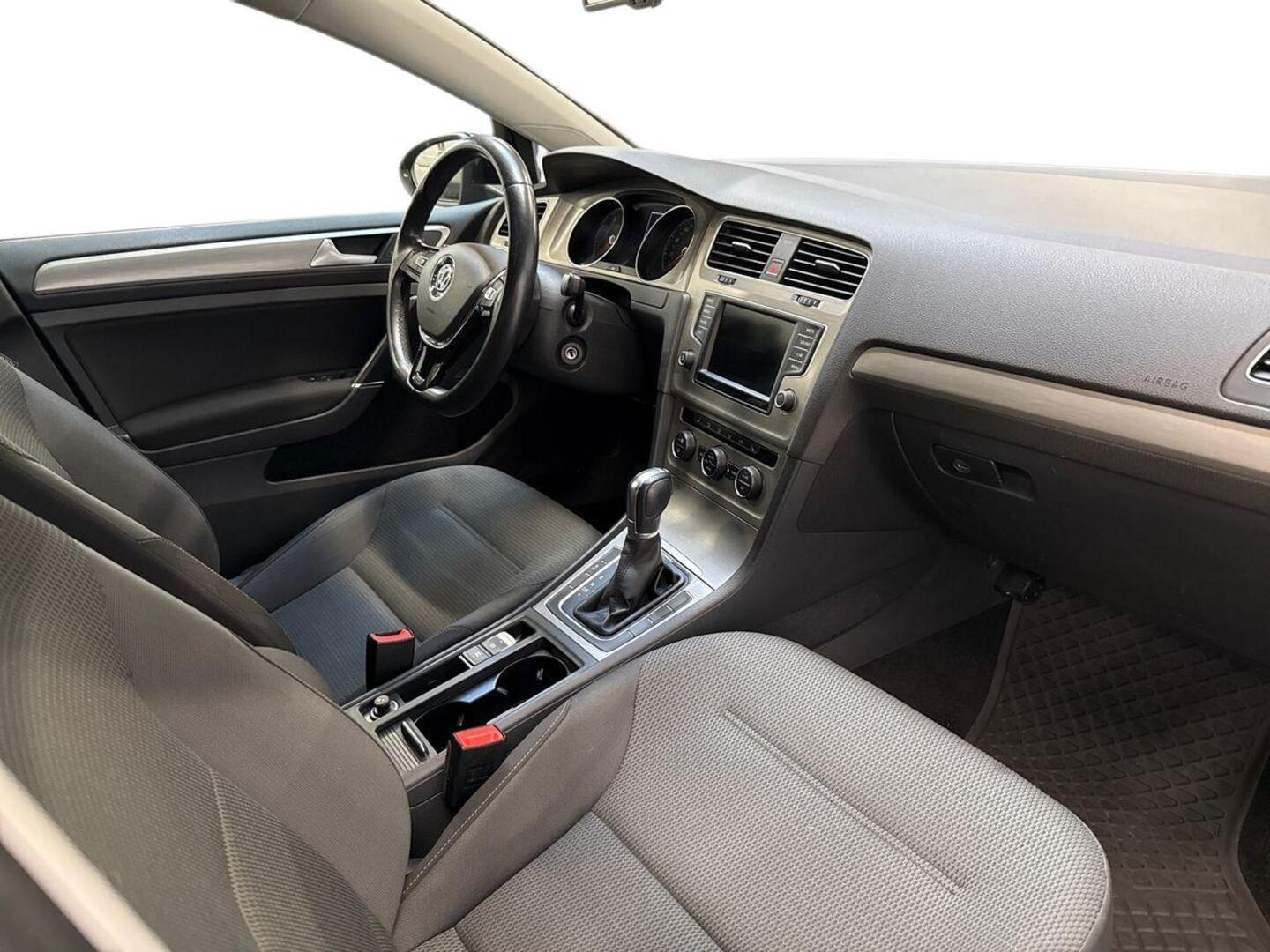VOLKSWAGEN Golf 2015