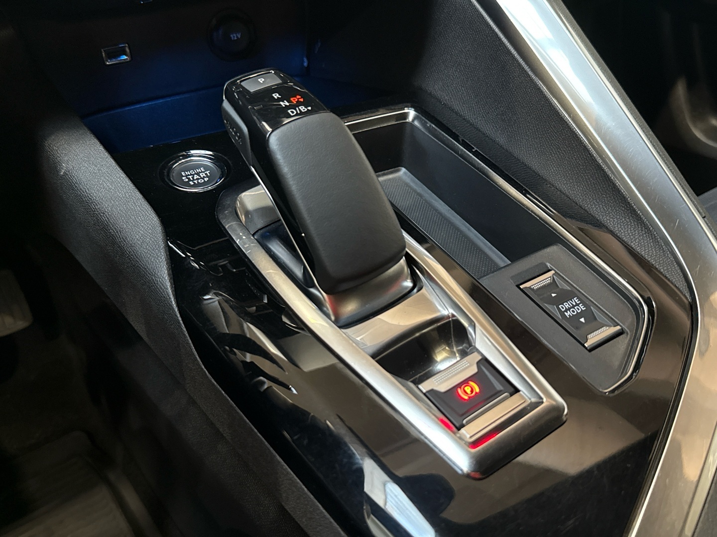 PEUGEOT 3008 2023
