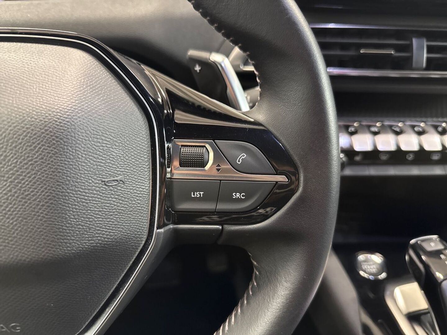 PEUGEOT 3008 2023