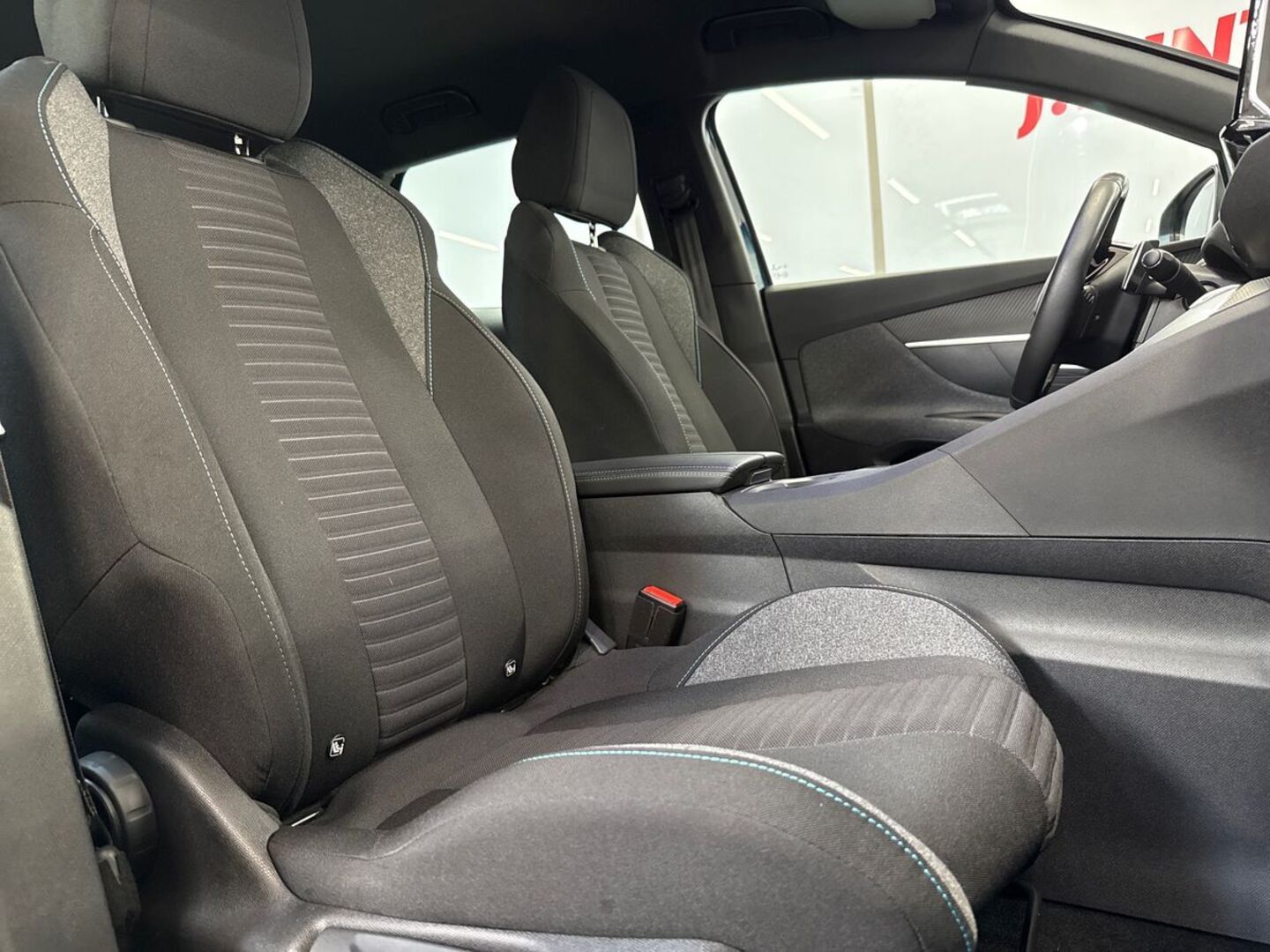 PEUGEOT 3008 2023