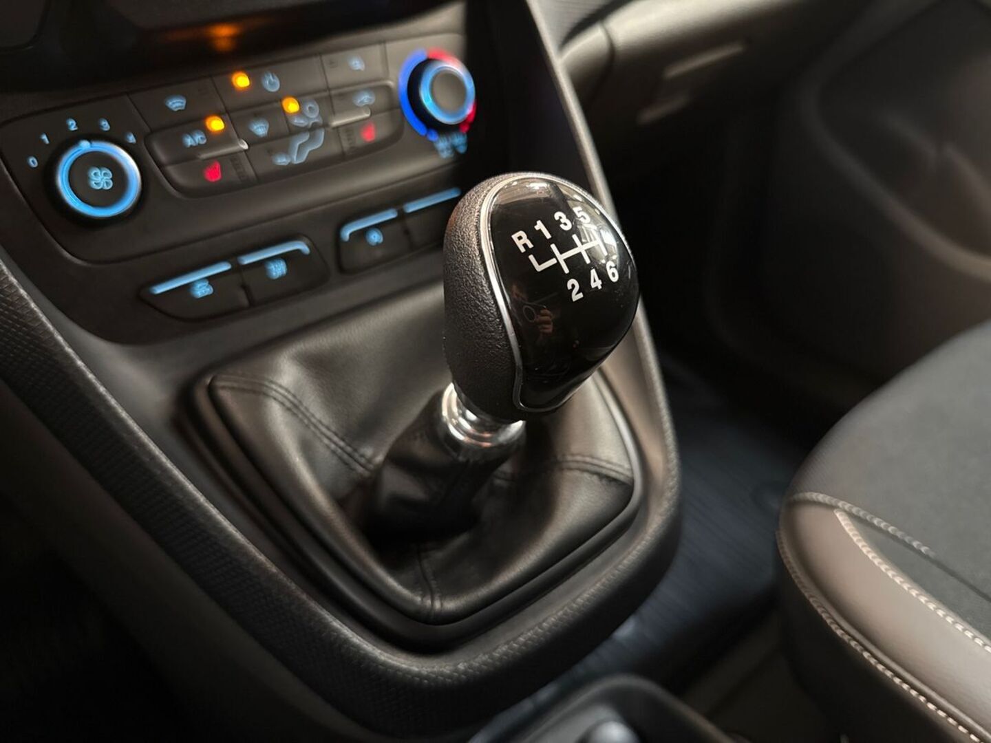FORD Transit Connect 2023