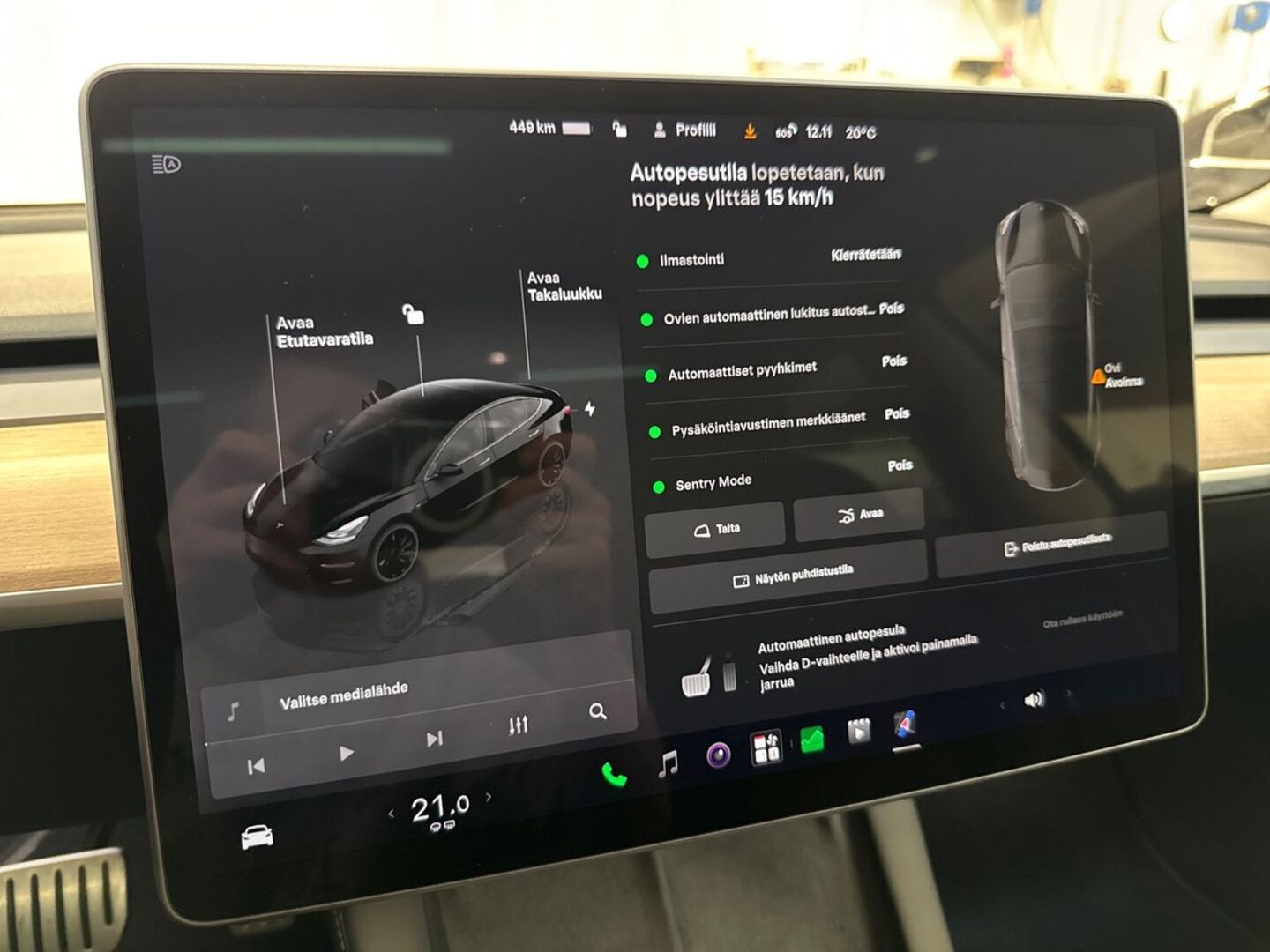 TESLA Model 3 15