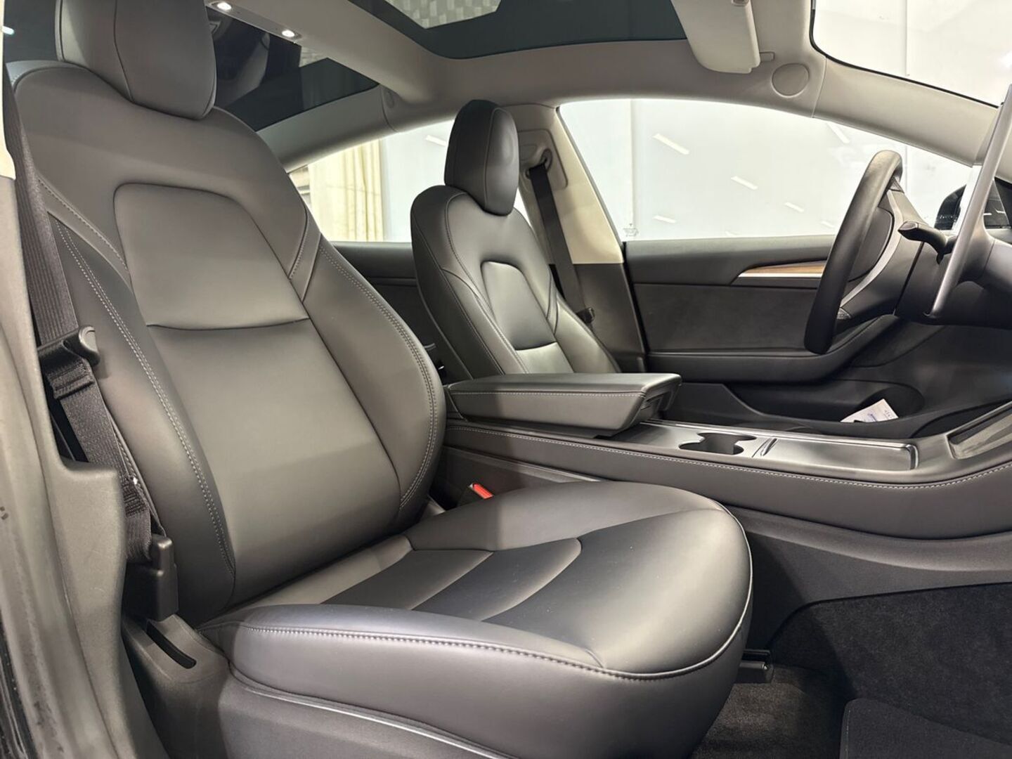 TESLA Model 3 28