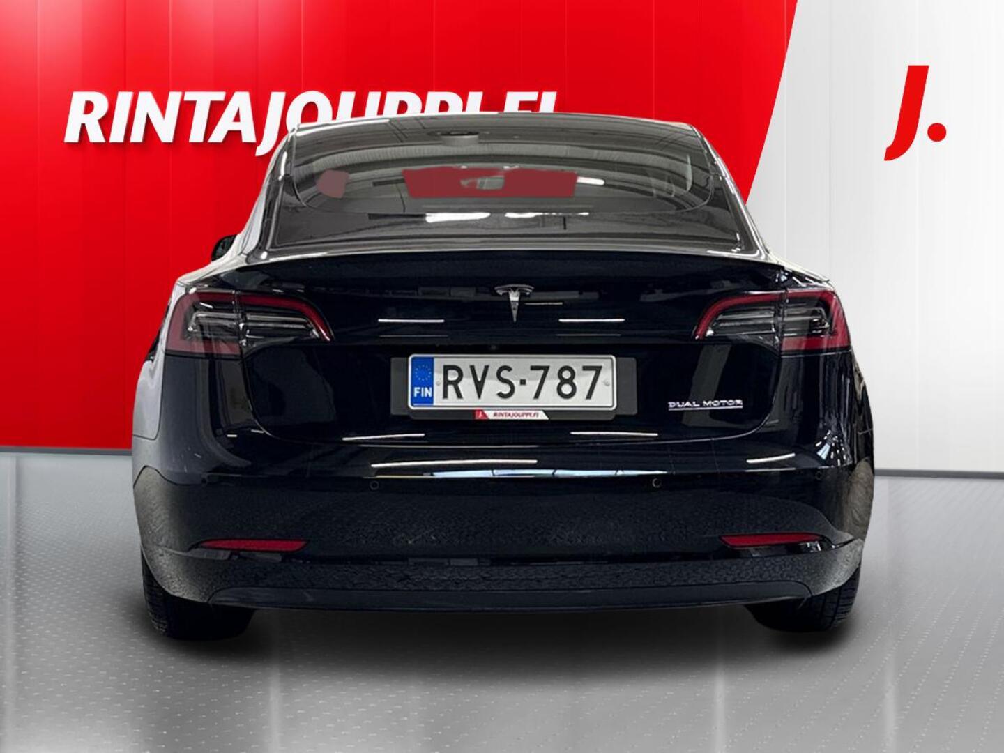 TESLA Model 3 4