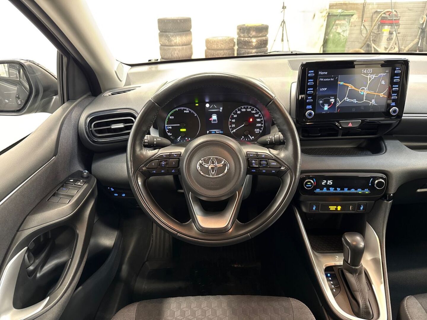 TOYOTA Yaris 19
