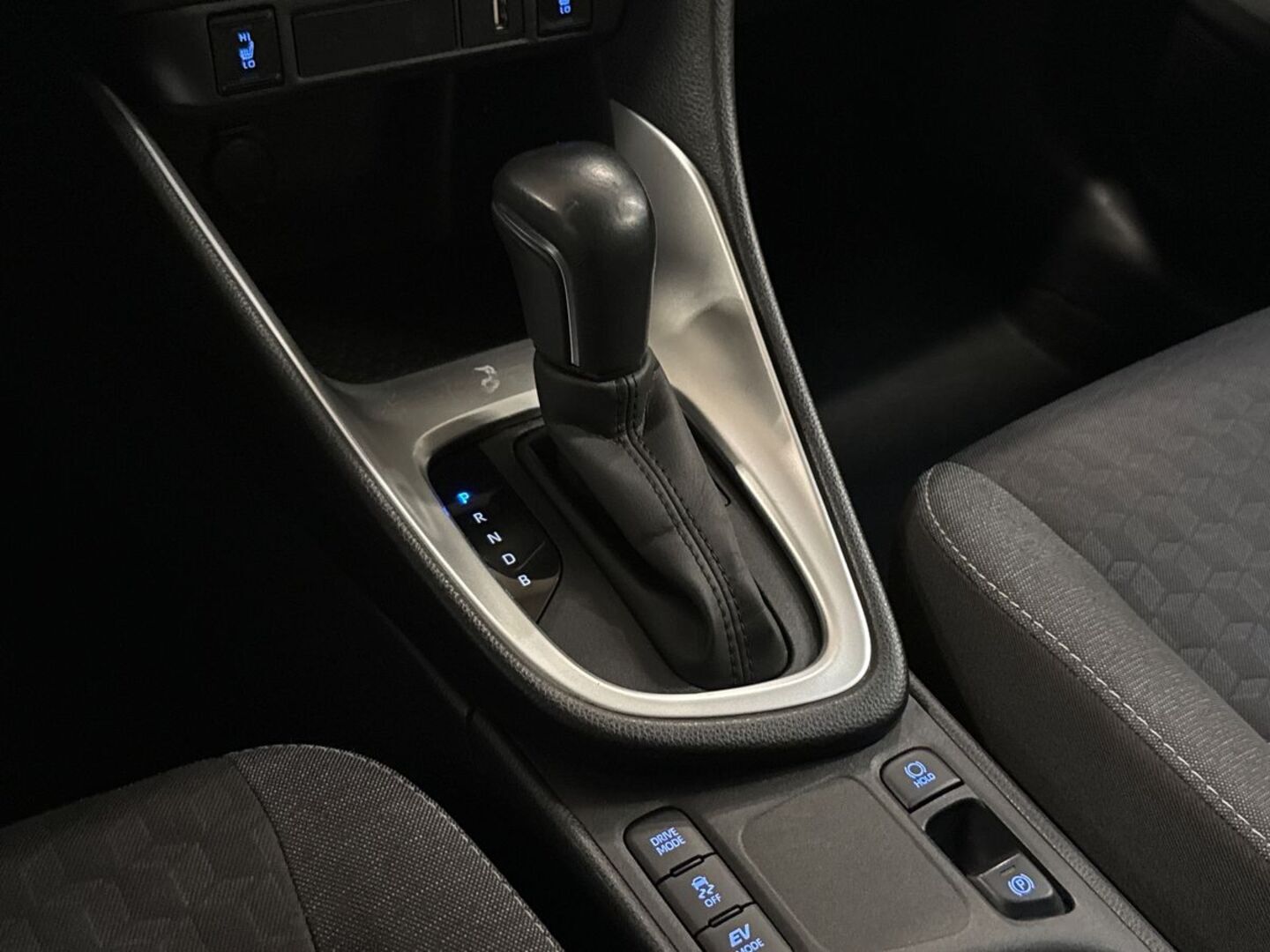 TOYOTA Yaris 29