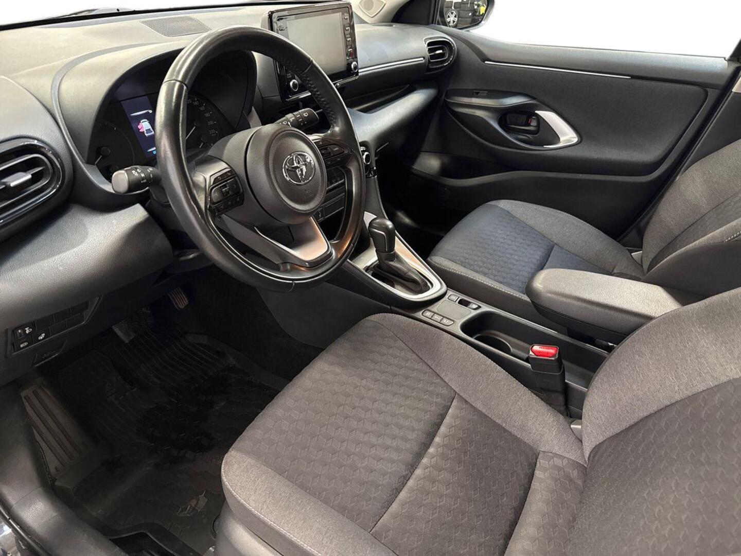 TOYOTA Yaris 7