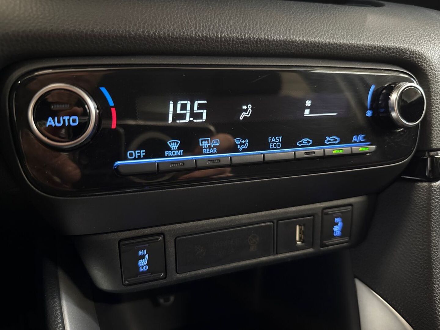 TOYOTA Yaris 2024