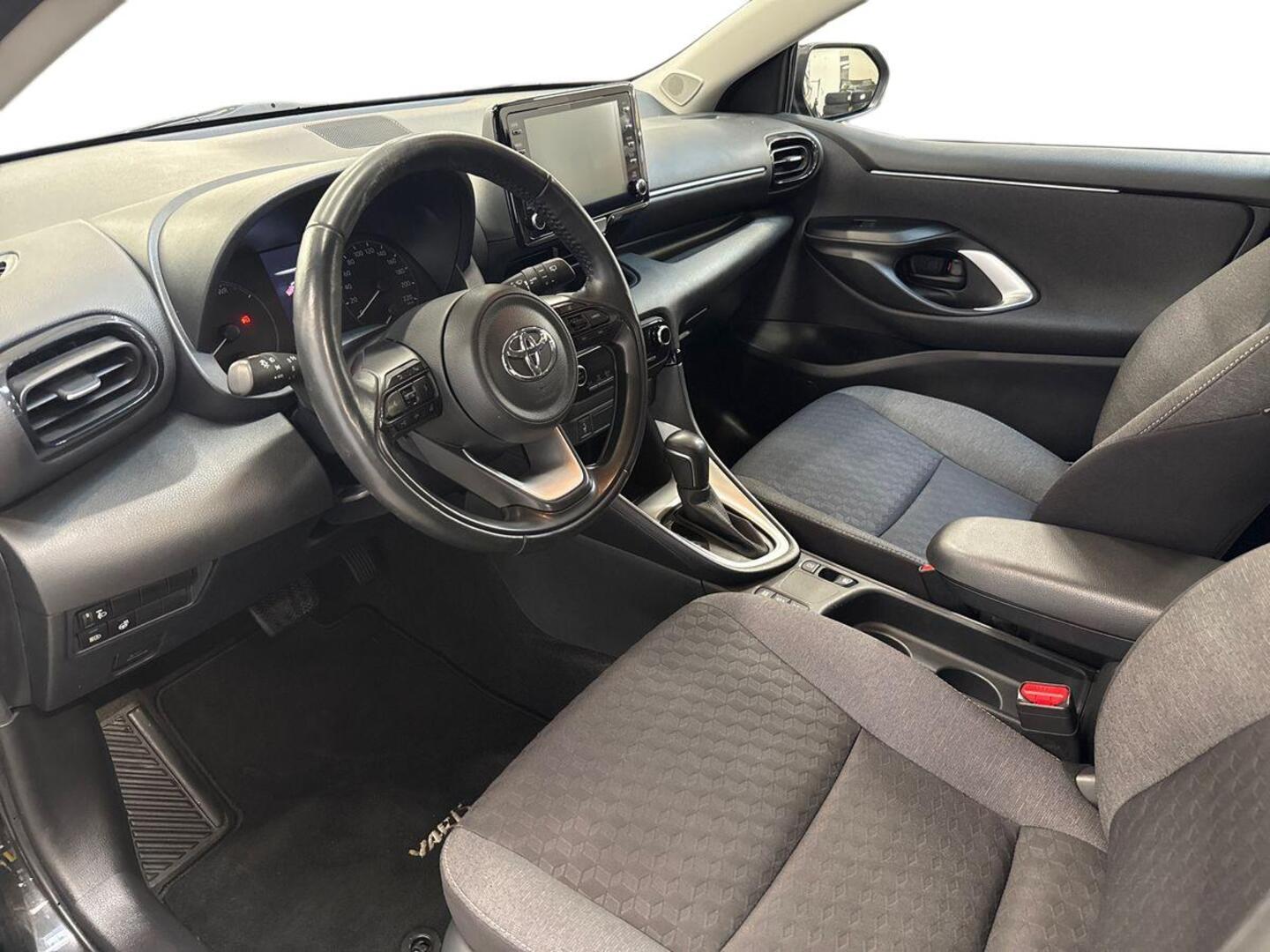 TOYOTA Yaris 2024