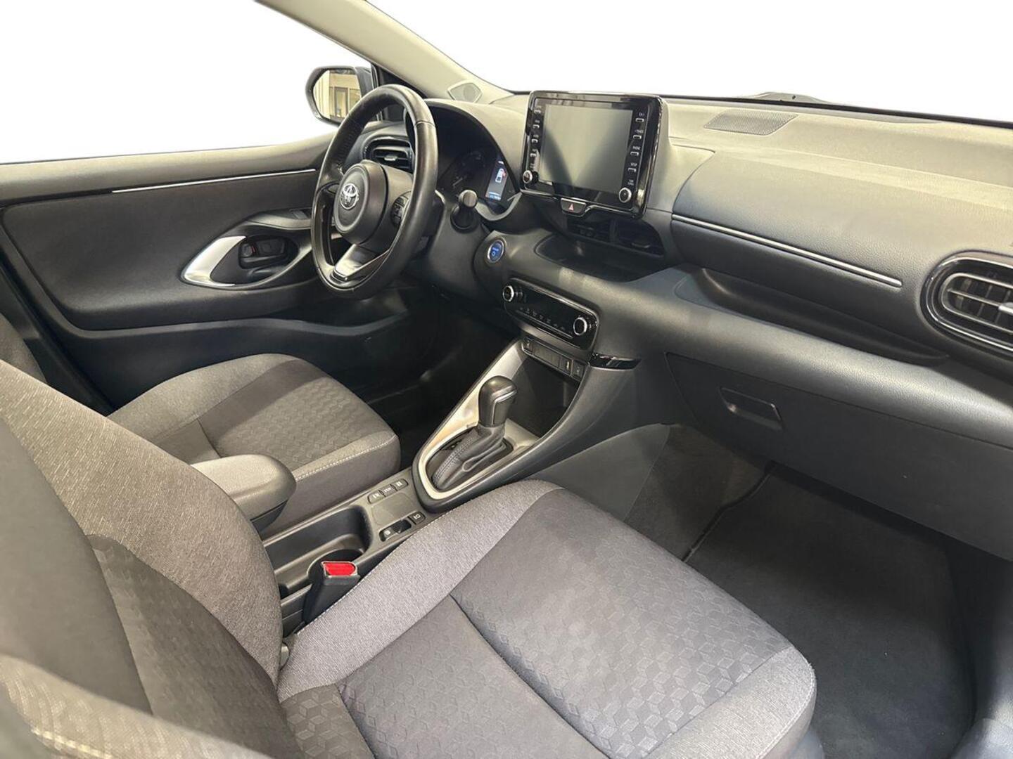 TOYOTA Yaris 2024