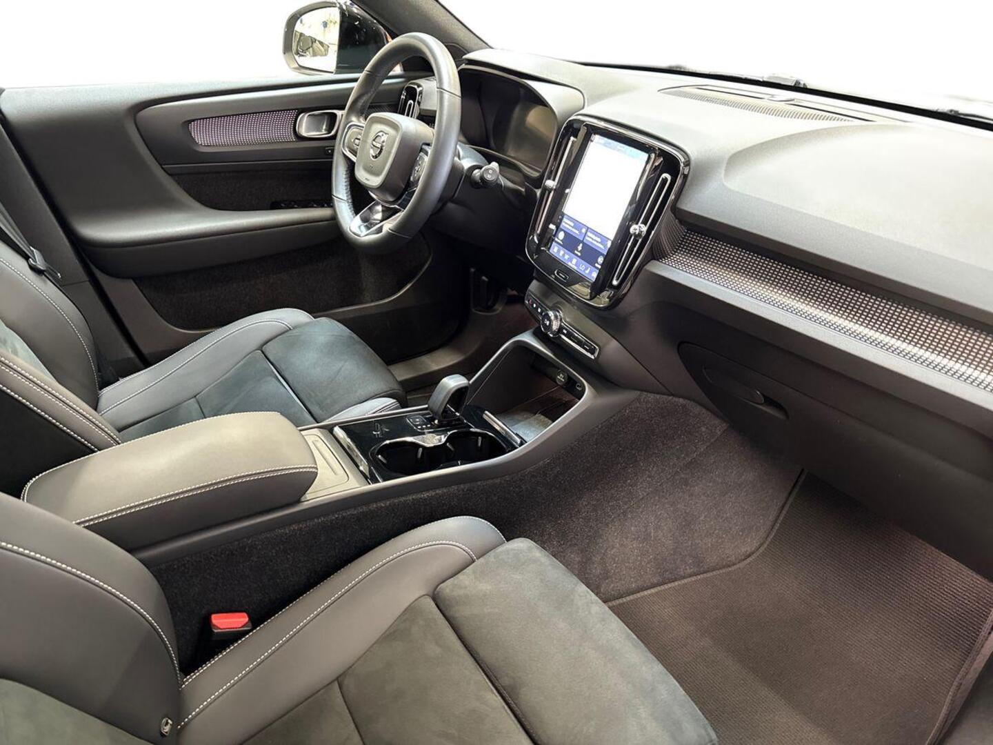 VOLVO XC40 2022