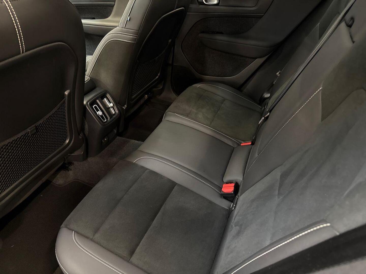 VOLVO XC40 2022