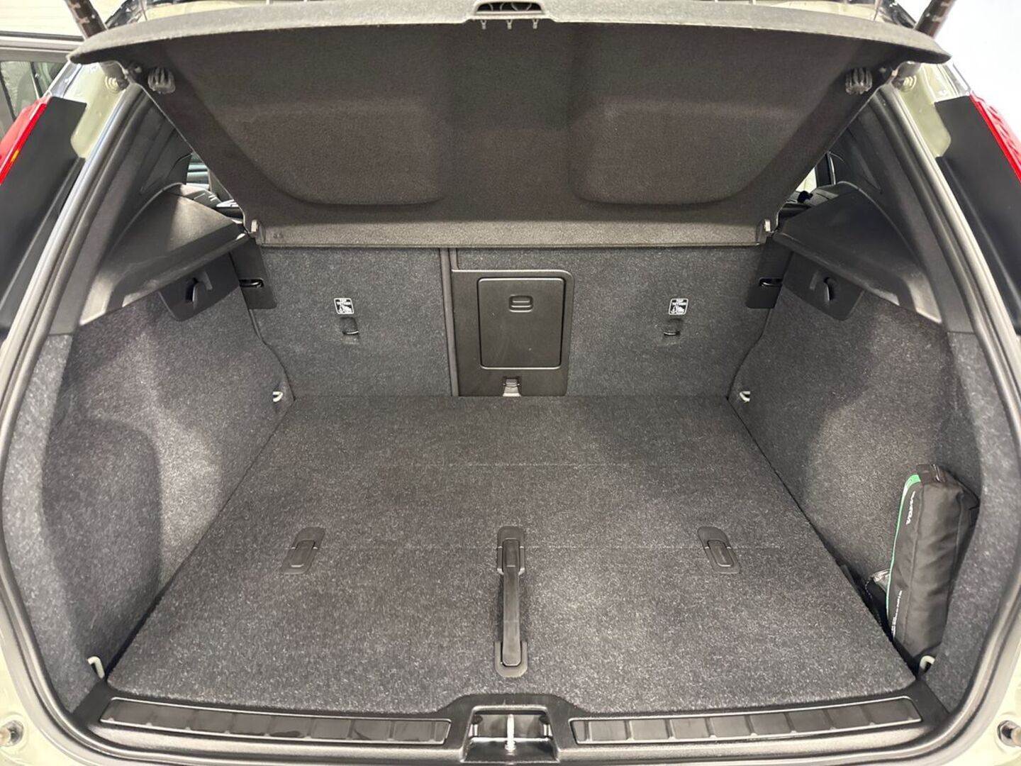 VOLVO XC40 2022