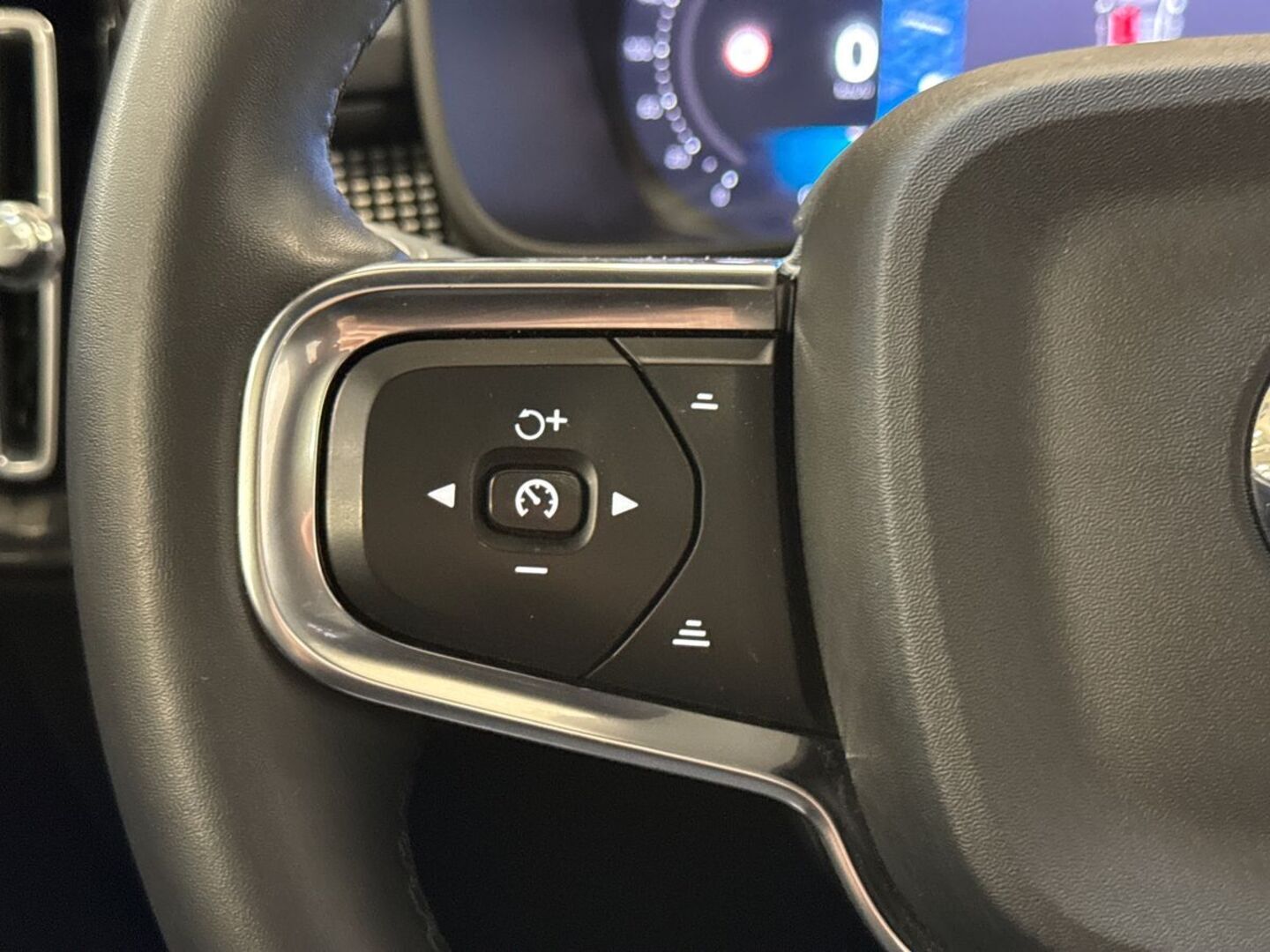 VOLVO XC40 2022