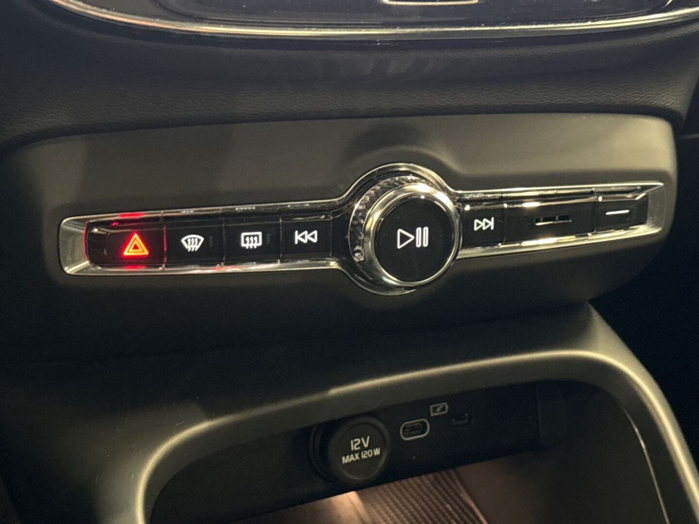 VOLVO XC40 2022