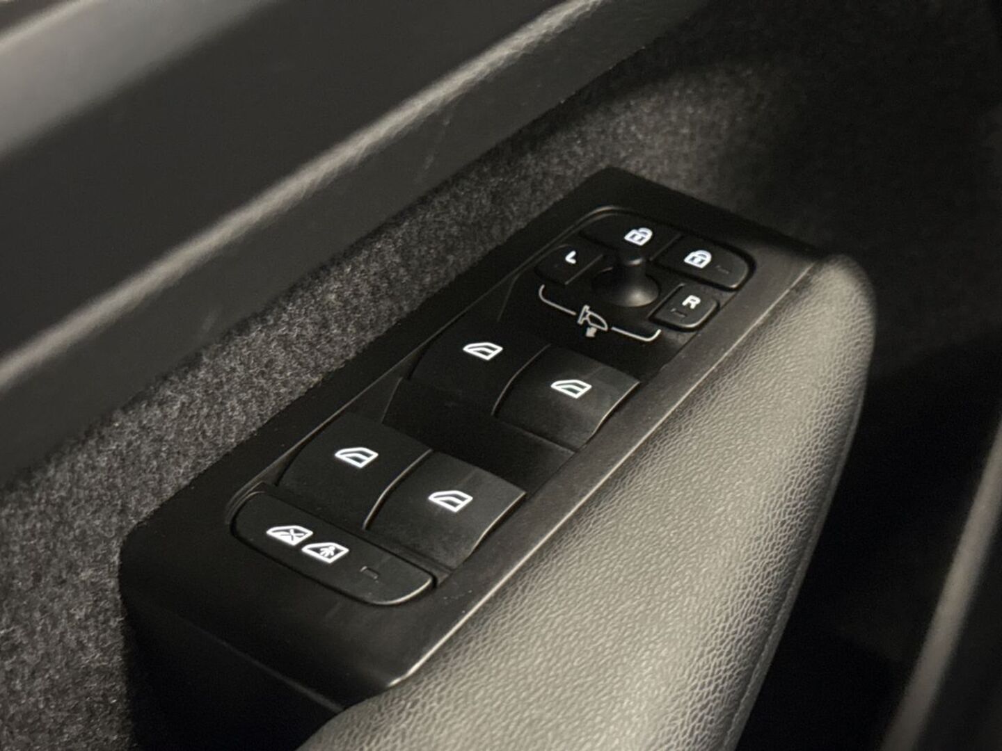 VOLVO XC40 2022