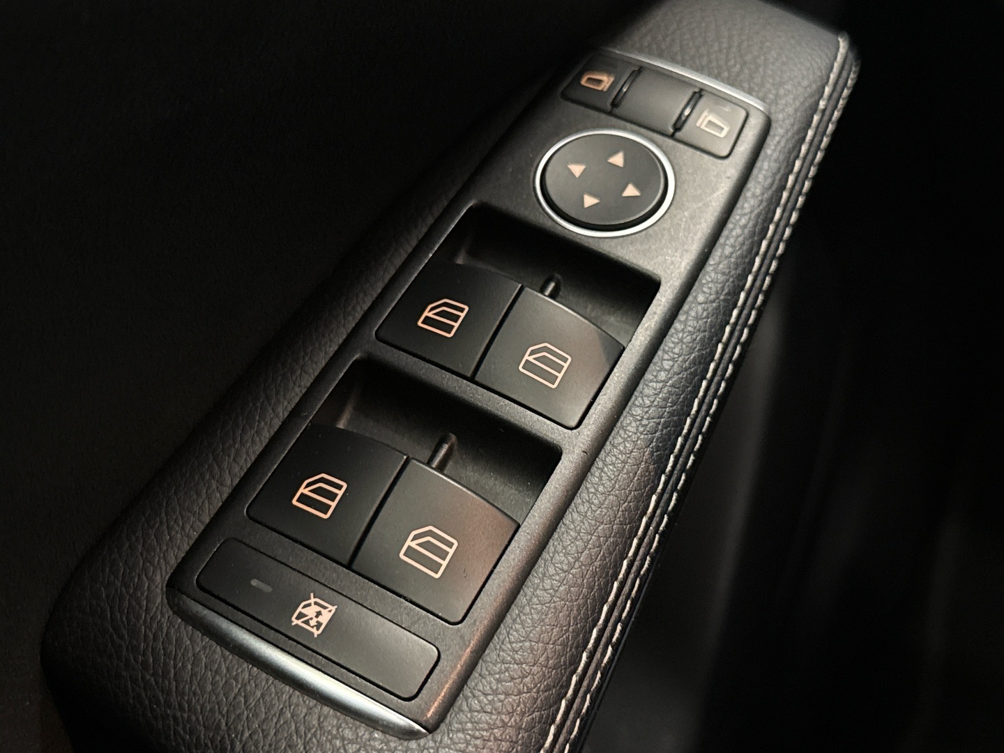 MERCEDES-BENZ A 2017