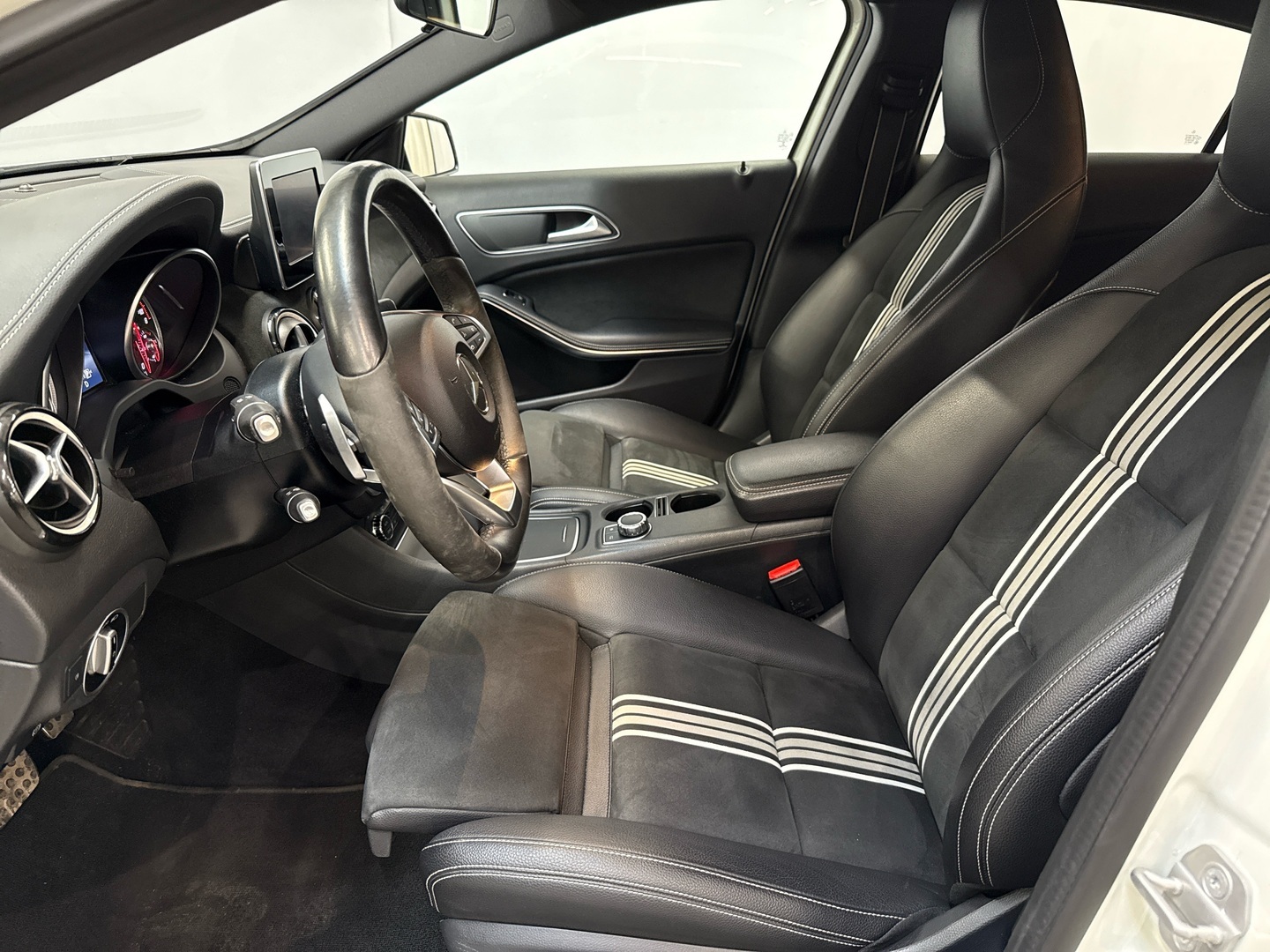 MERCEDES-BENZ A 2017