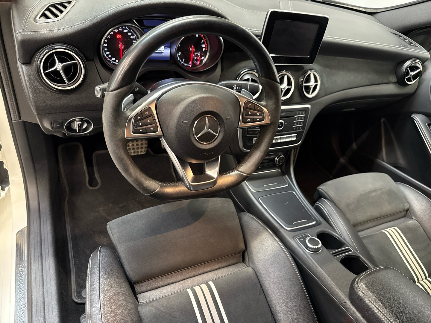 MERCEDES-BENZ A 2017