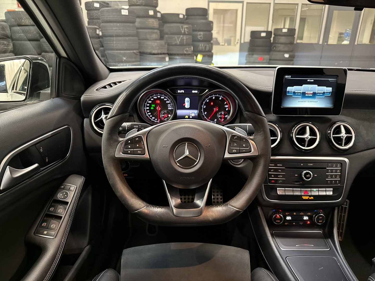 MERCEDES-BENZ A 2017