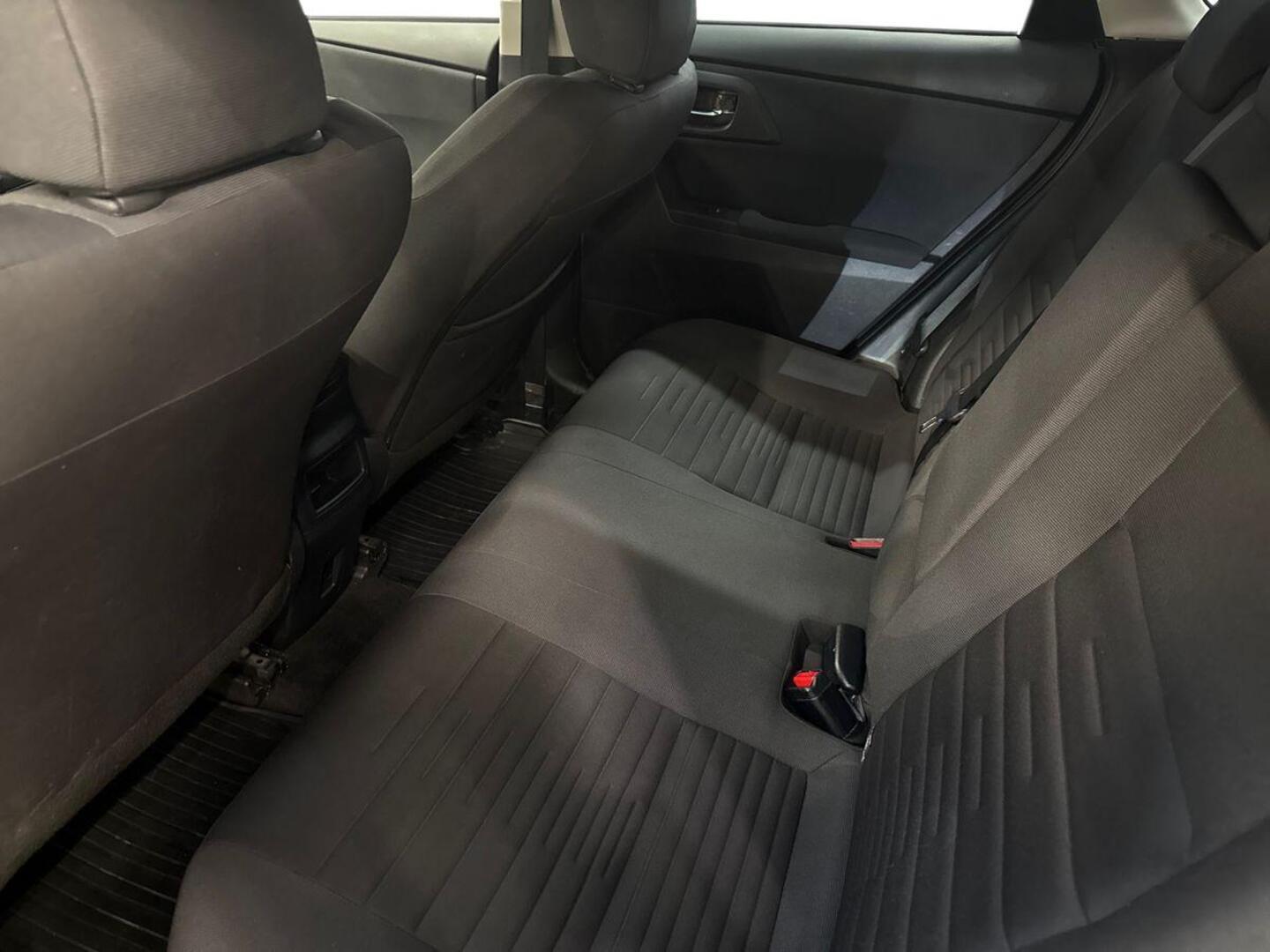 TOYOTA Auris 2016