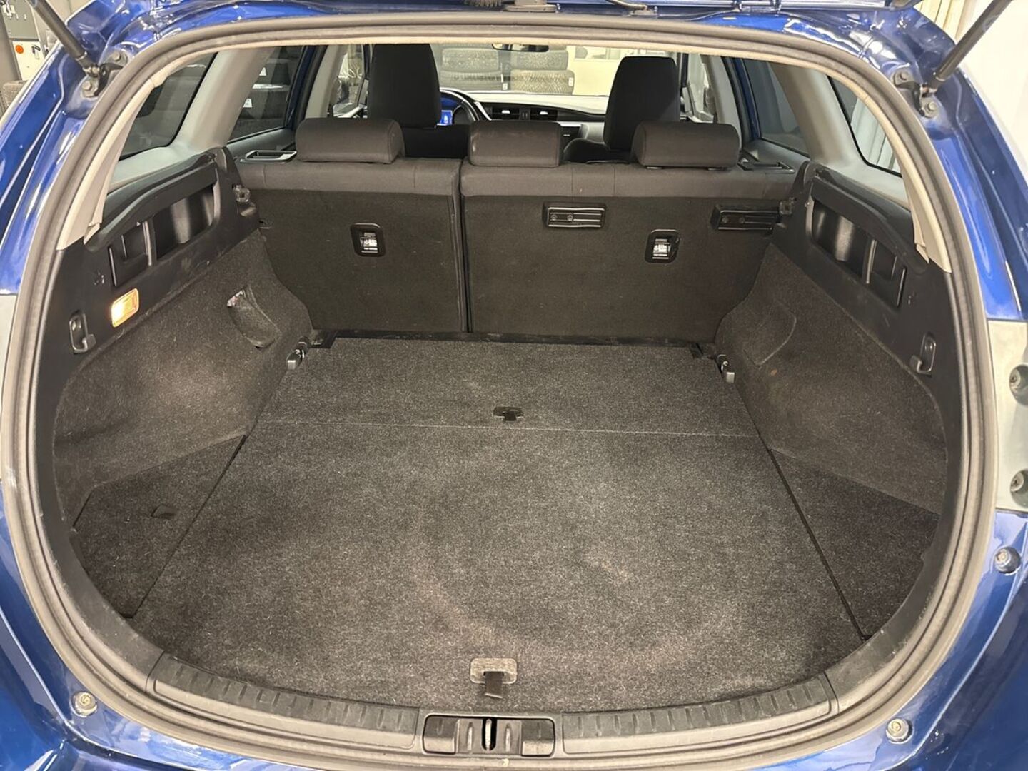 TOYOTA Auris 2016
