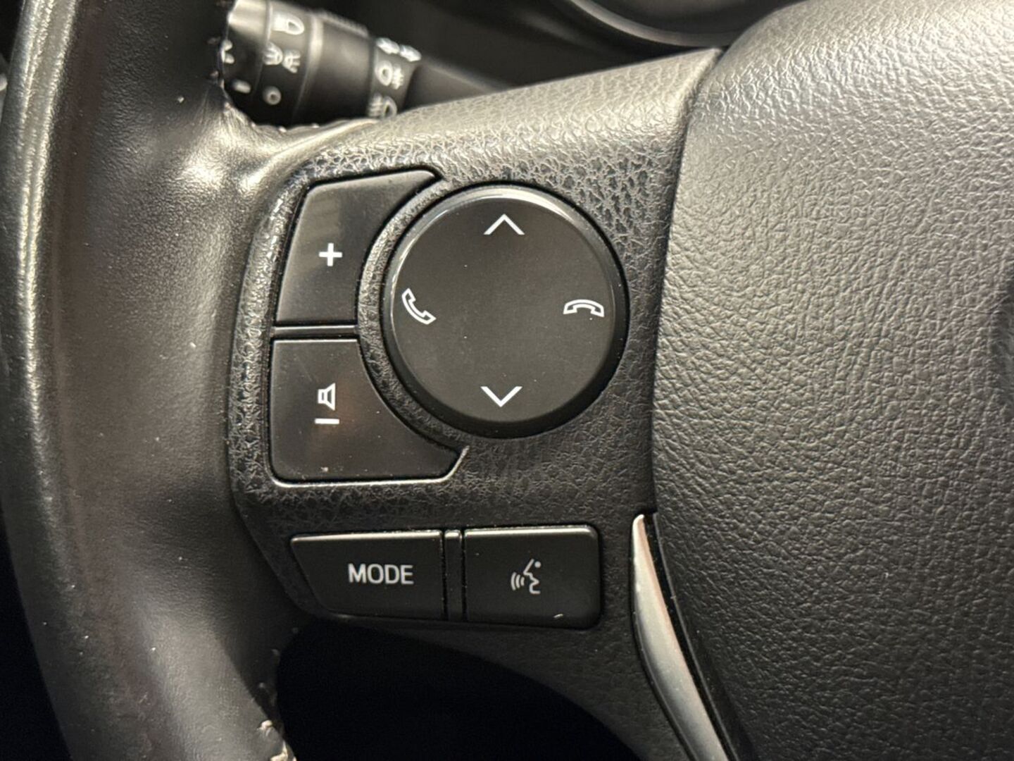 TOYOTA Auris 2016