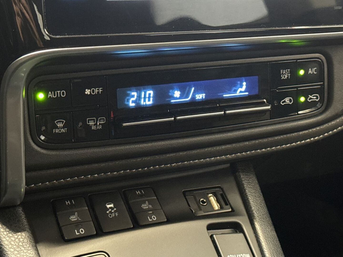 TOYOTA Auris 2016