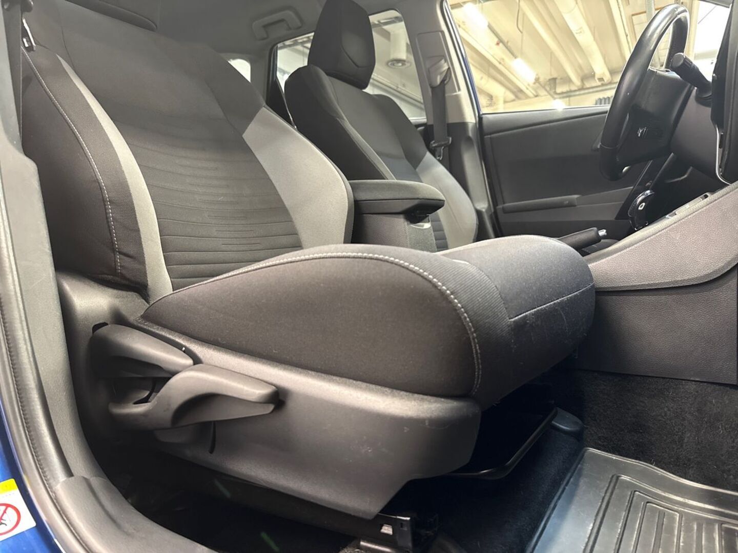 TOYOTA Auris 2016
