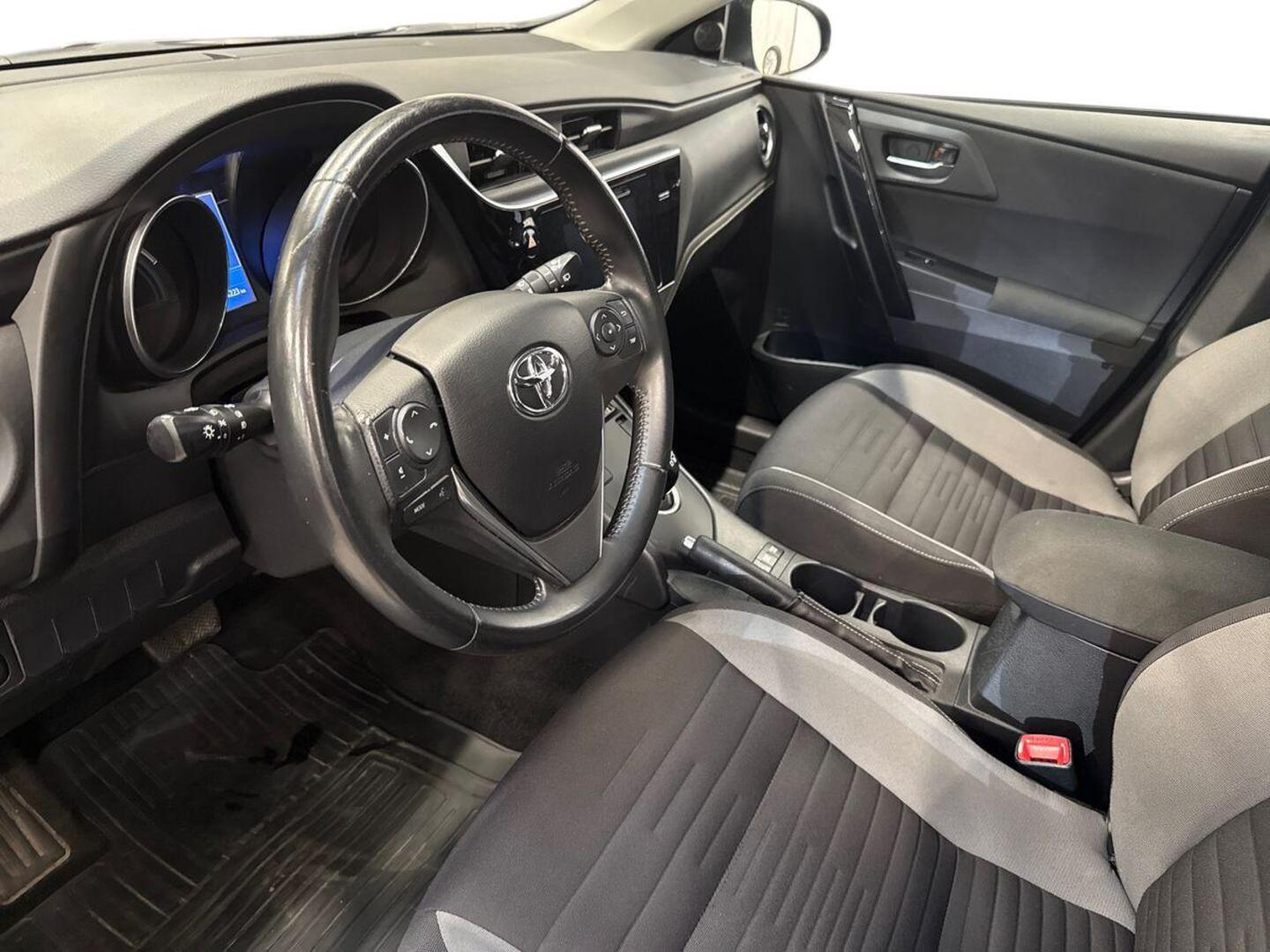 TOYOTA Auris 2016