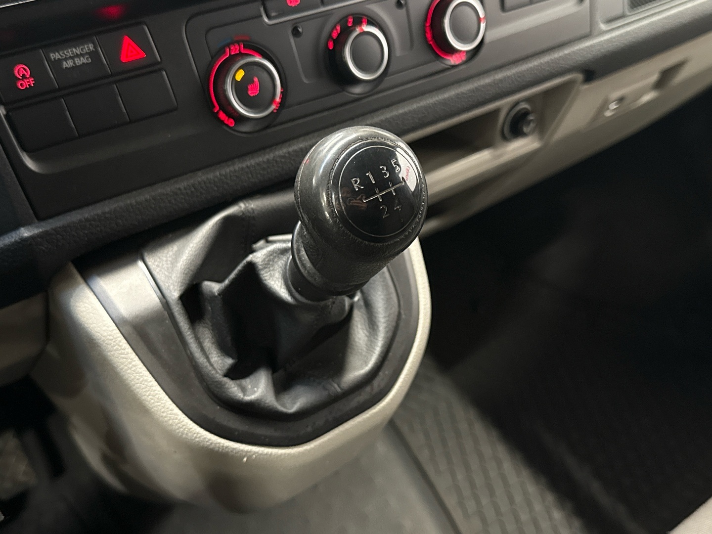 VOLKSWAGEN Transporter 2016