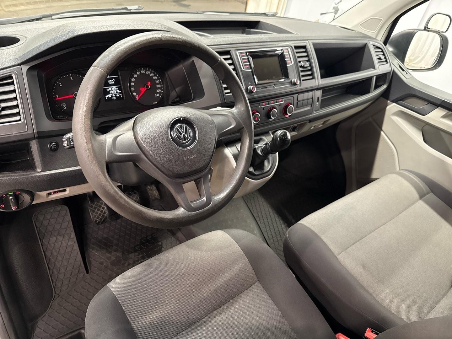 VOLKSWAGEN Transporter 2016