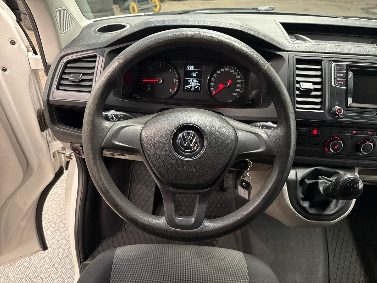 VOLKSWAGEN Transporter 2016