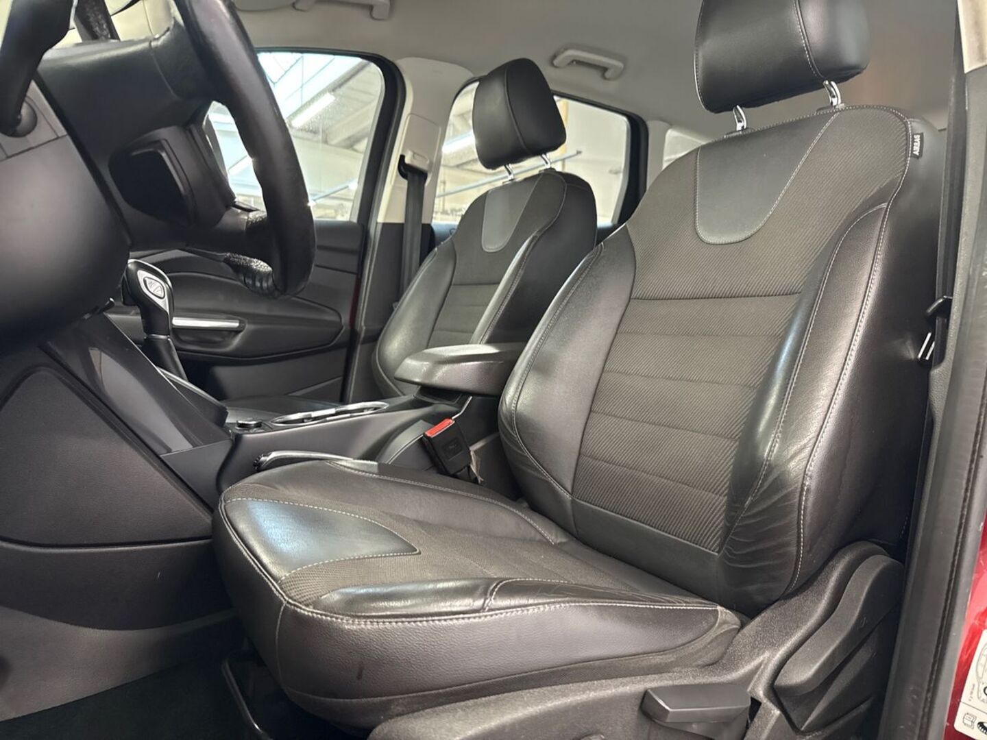 FORD Kuga 23