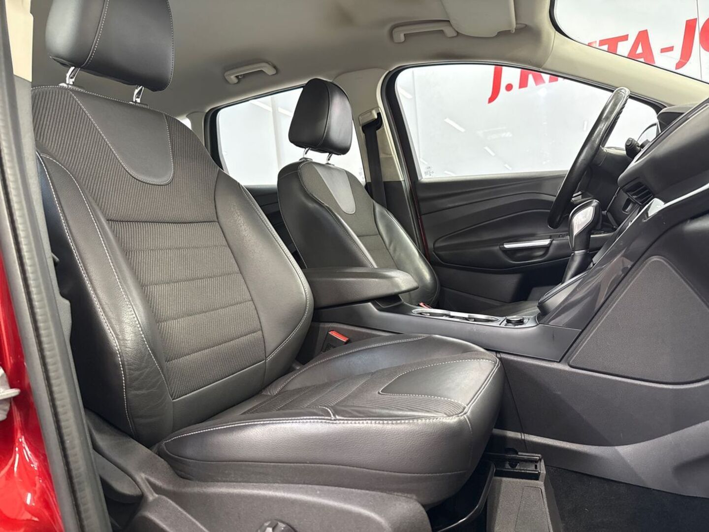 FORD Kuga 24
