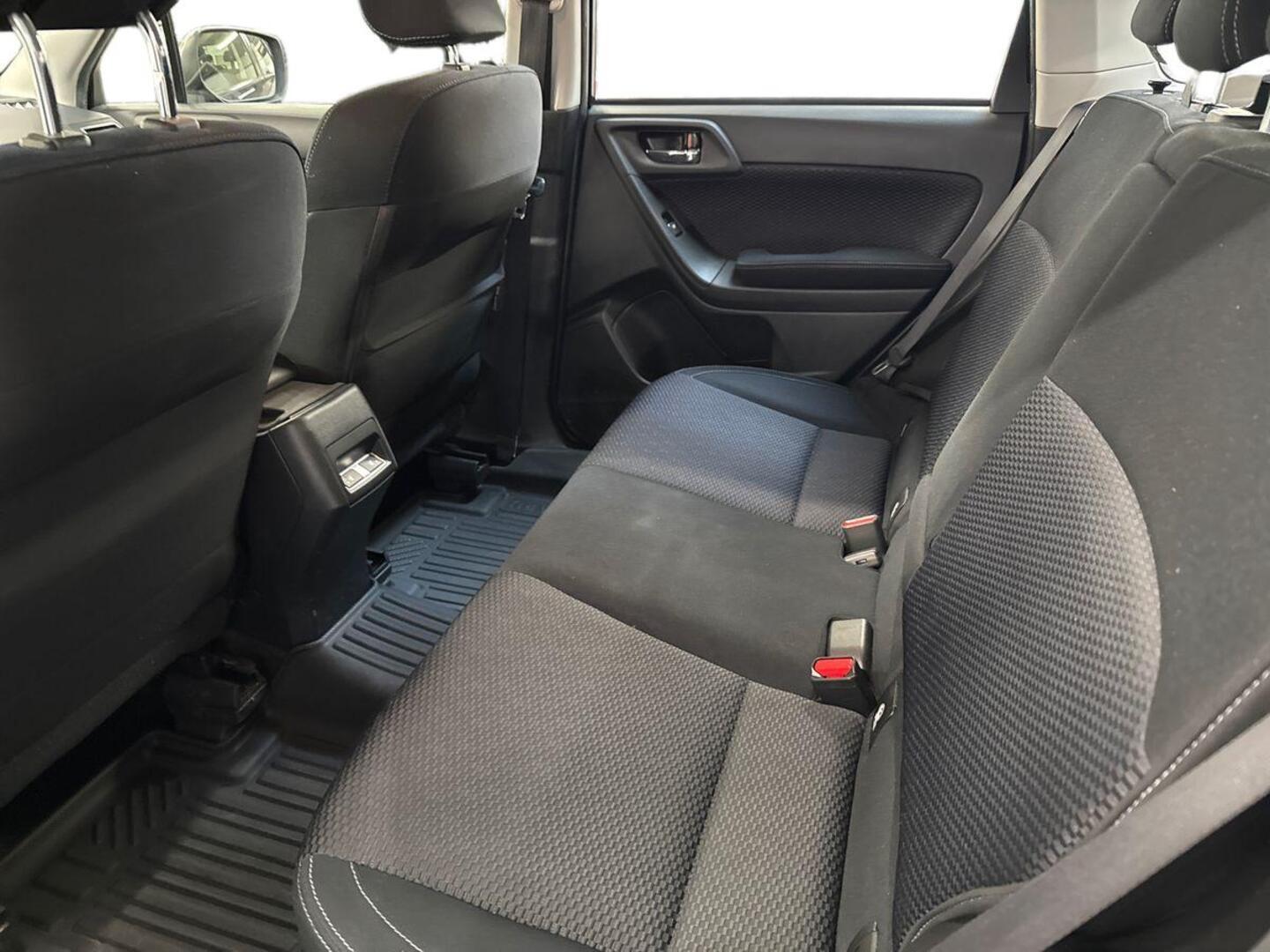 SUBARU Forester 2016