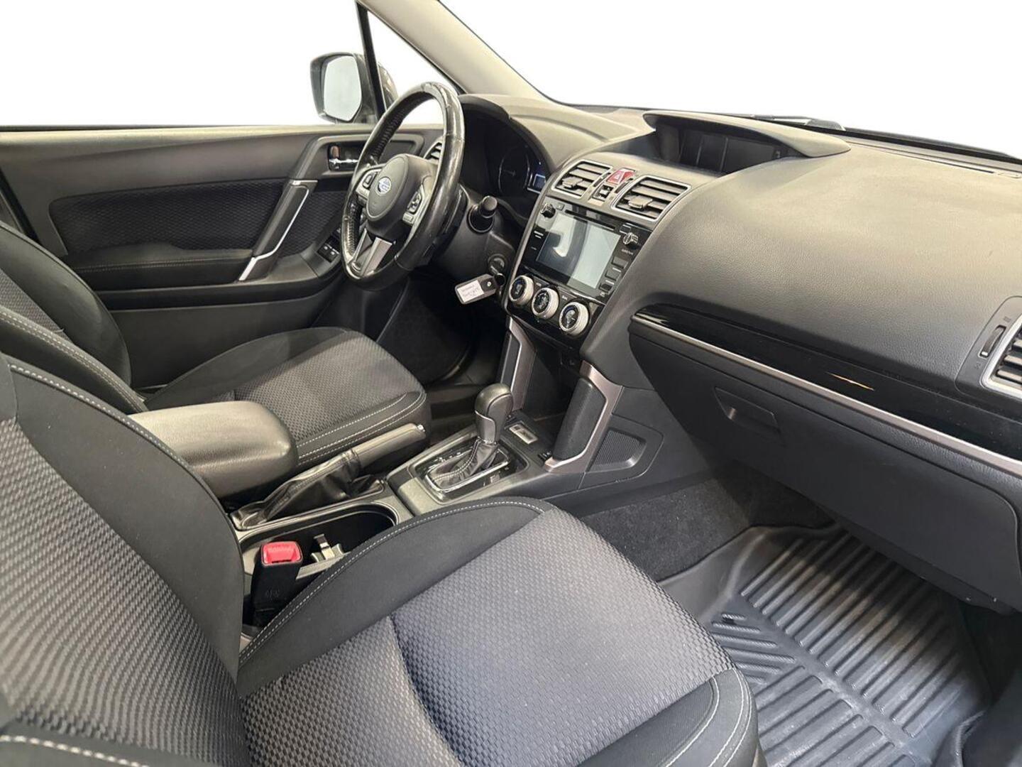 SUBARU Forester 2016