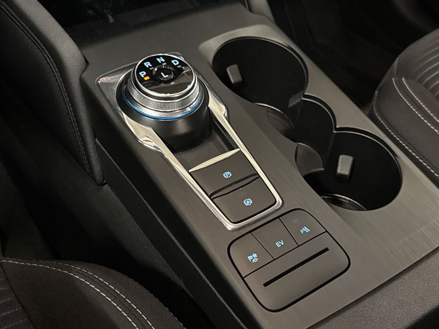 FORD Kuga 31