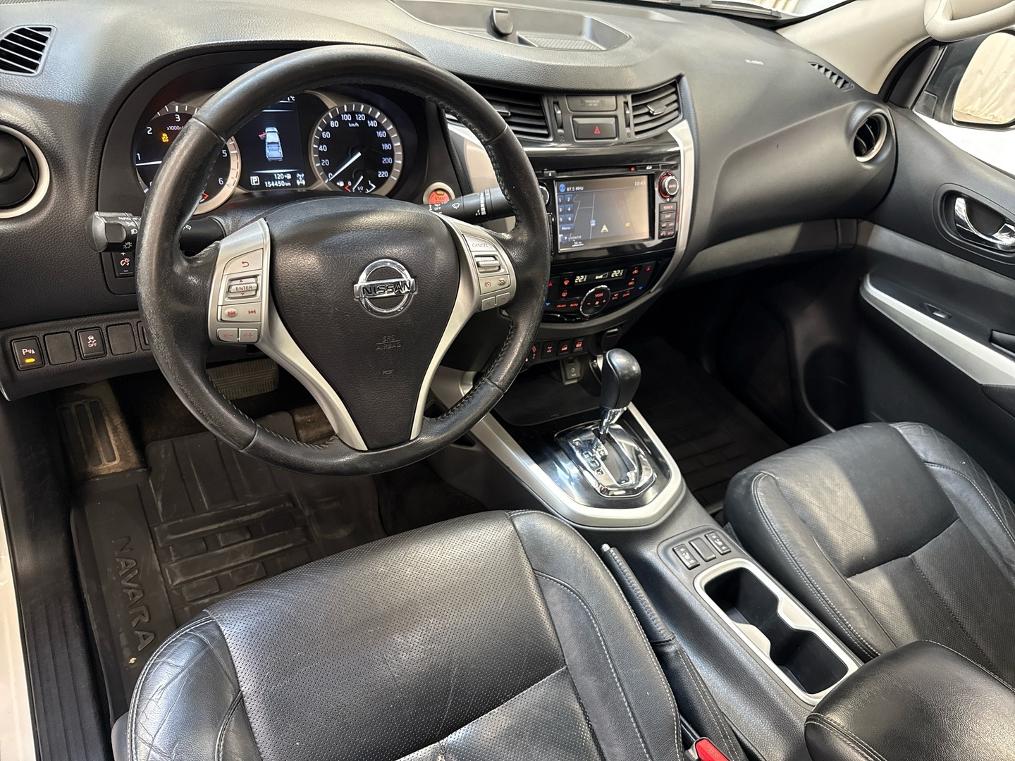 NISSAN Navara 2017