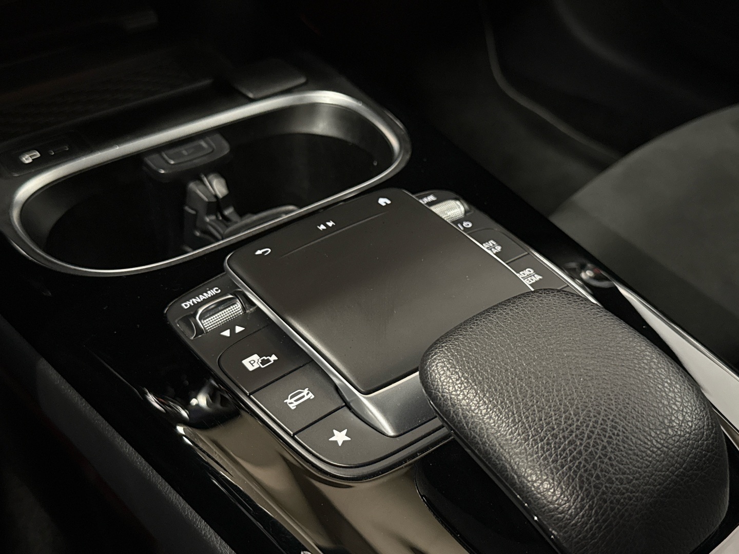 MERCEDES-BENZ A 2021