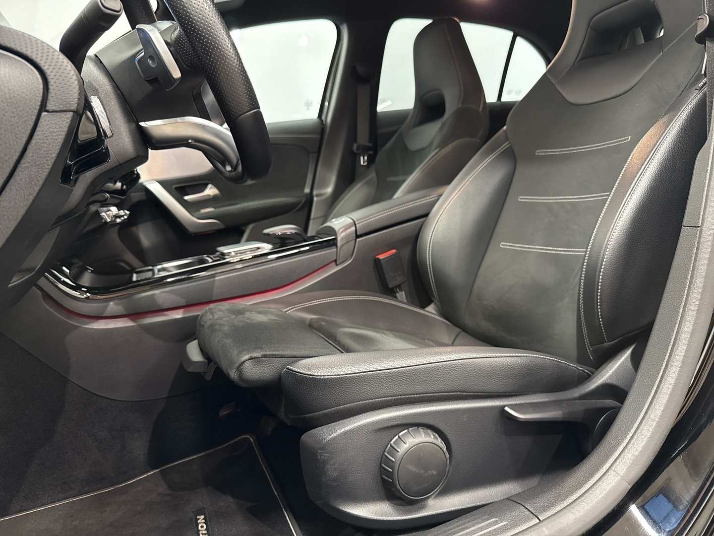 MERCEDES-BENZ A 2021