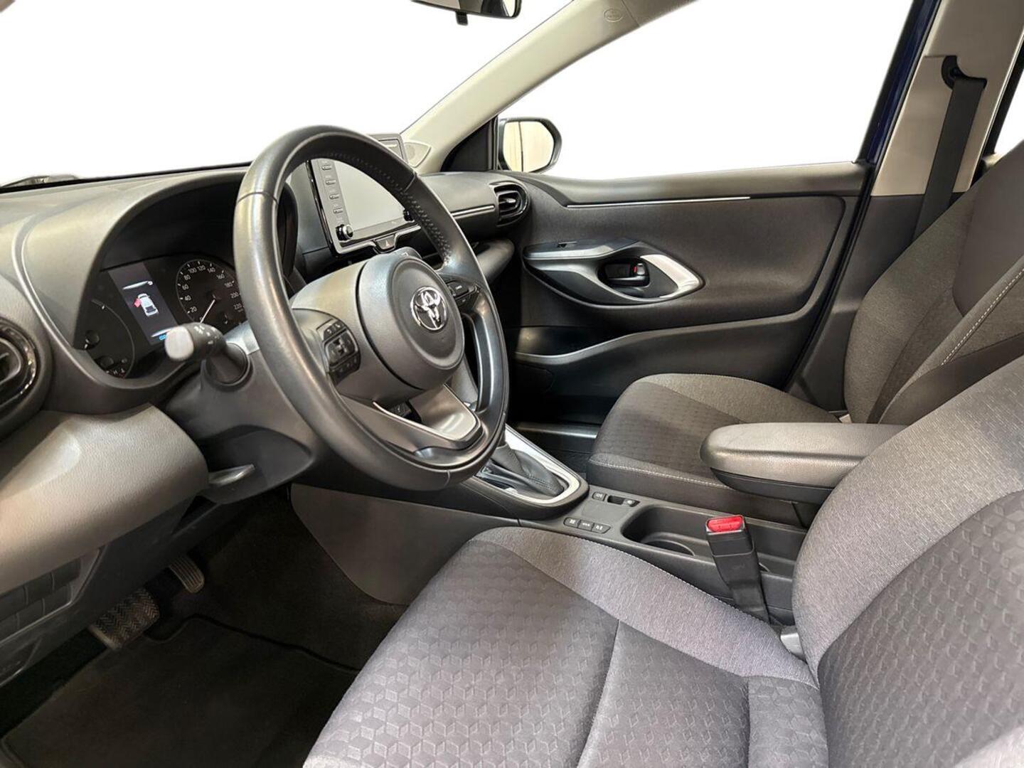 TOYOTA Yaris 2023