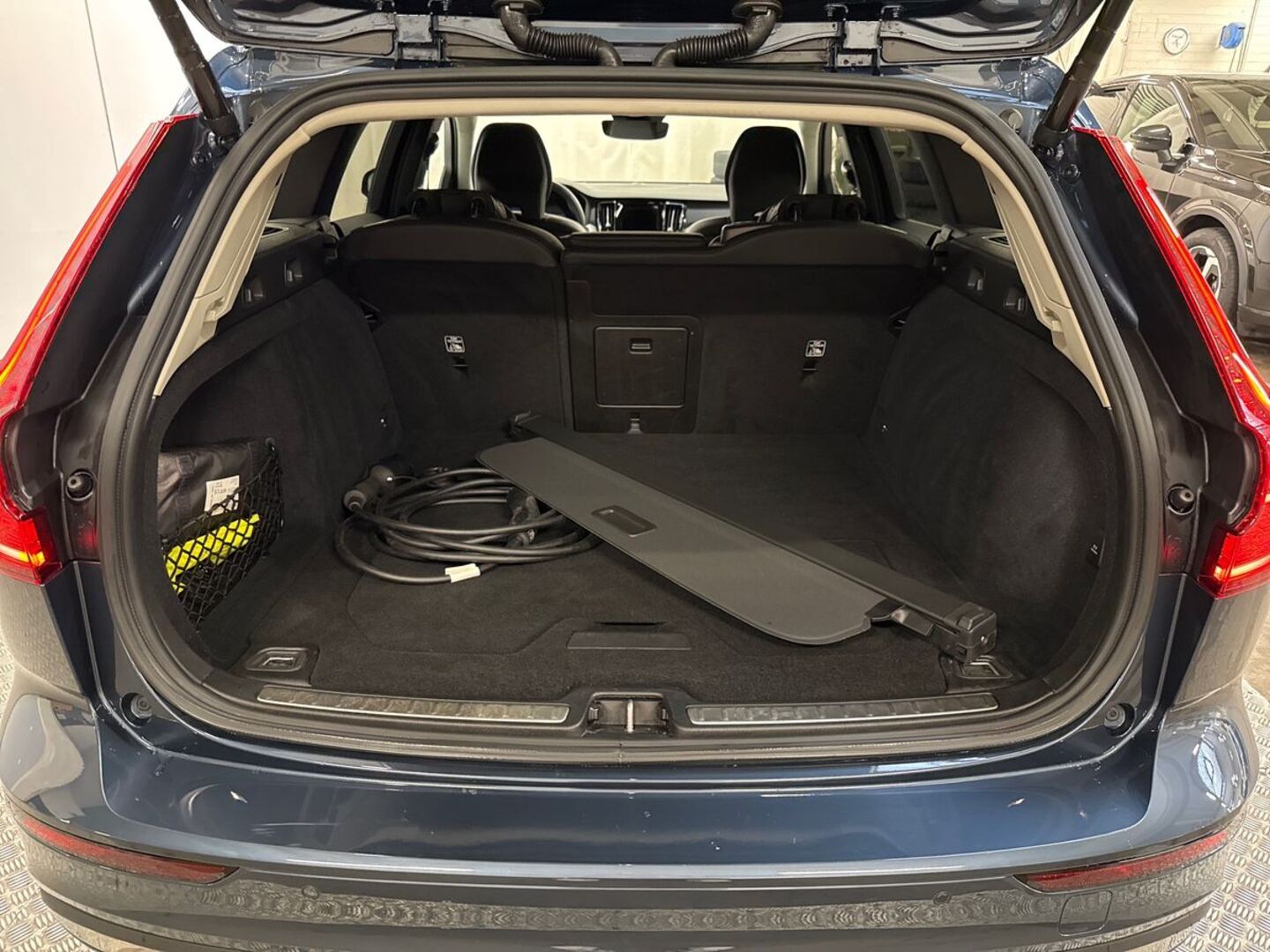 VOLVO V60 2024