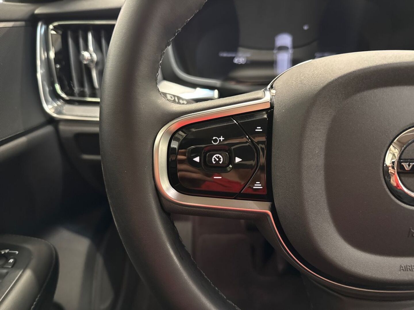 VOLVO V60 2024