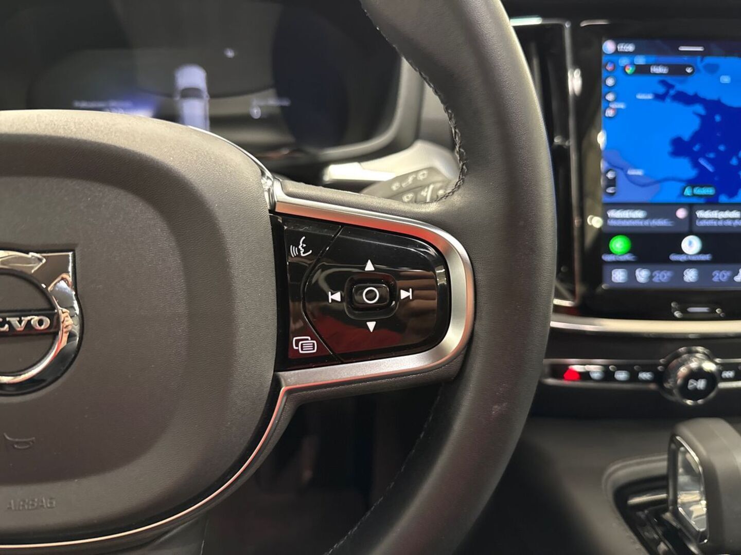 VOLVO V60 2024