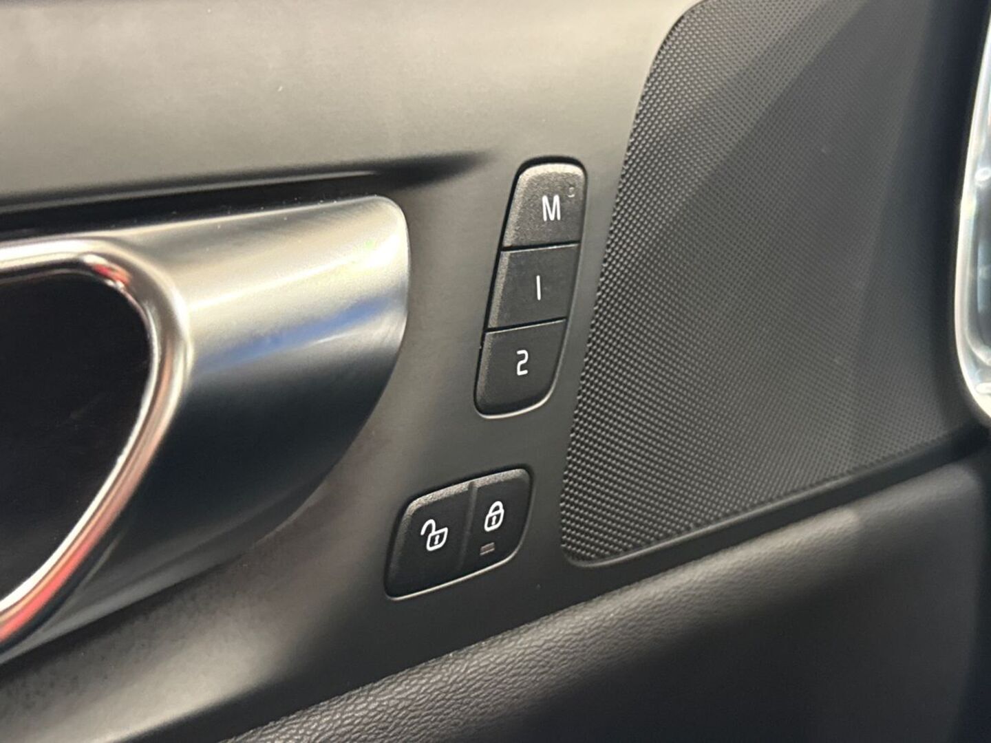 VOLVO V60 2024