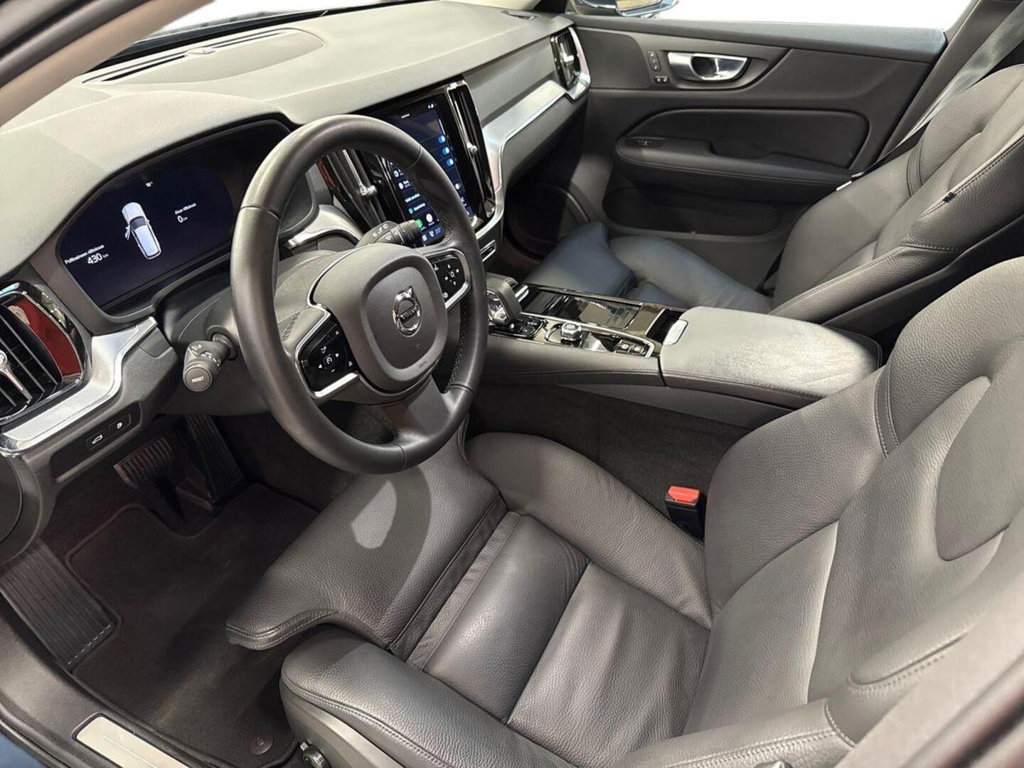 VOLVO V60 2024