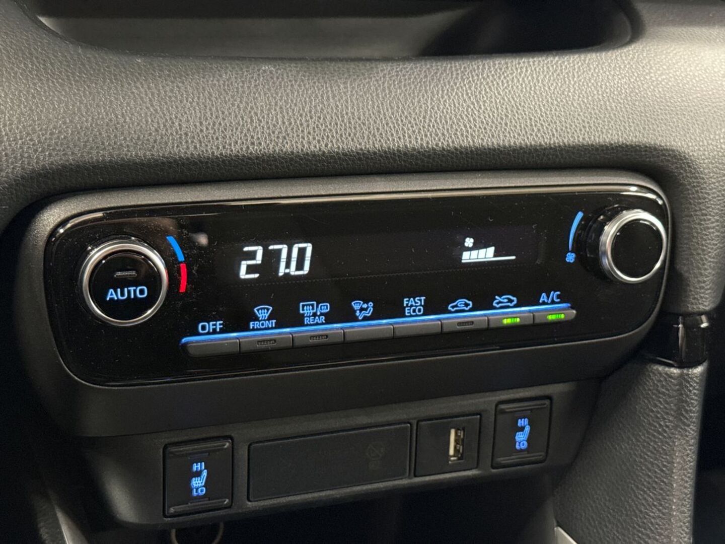 TOYOTA Yaris 2024