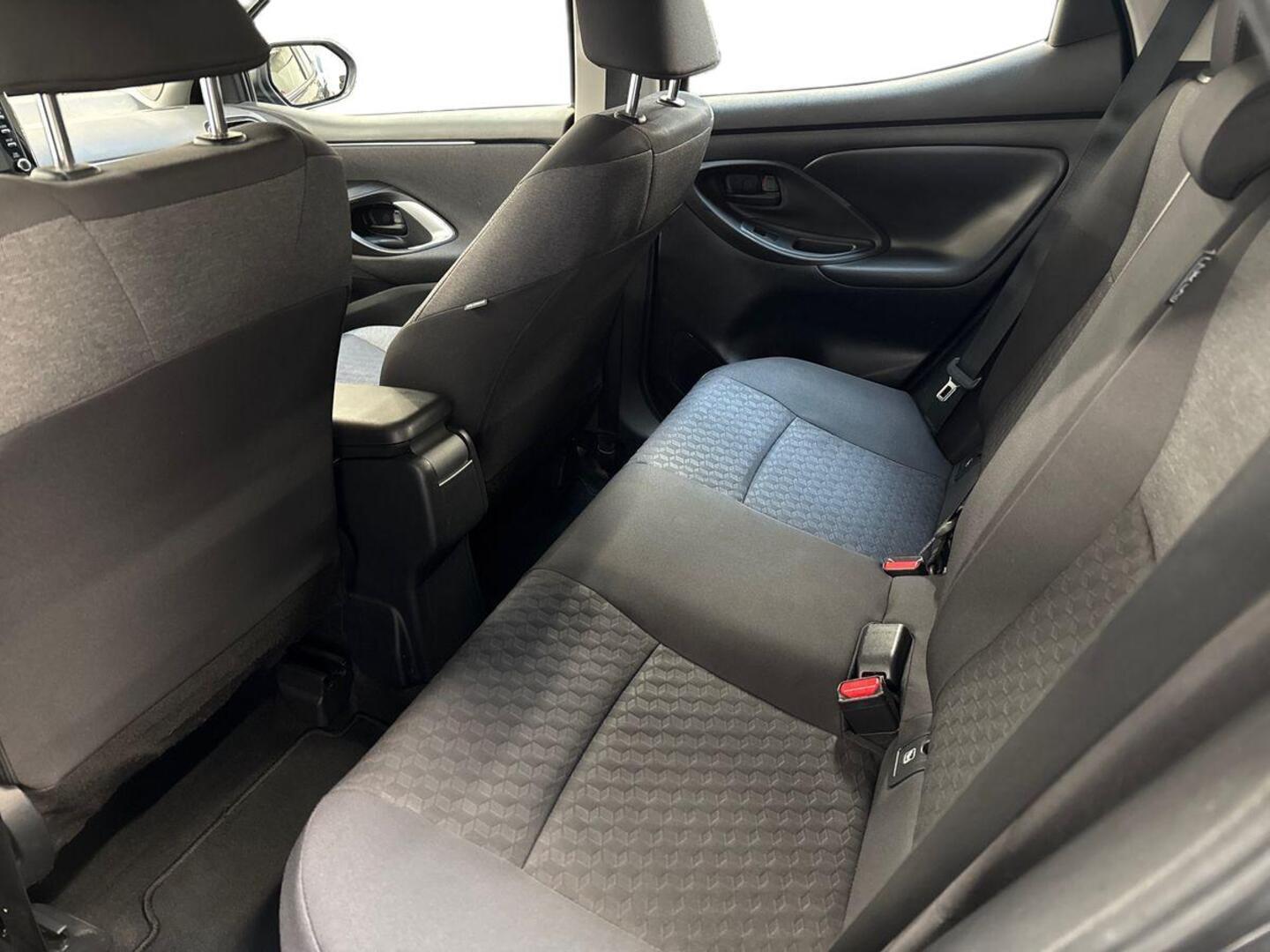 TOYOTA Yaris 2024
