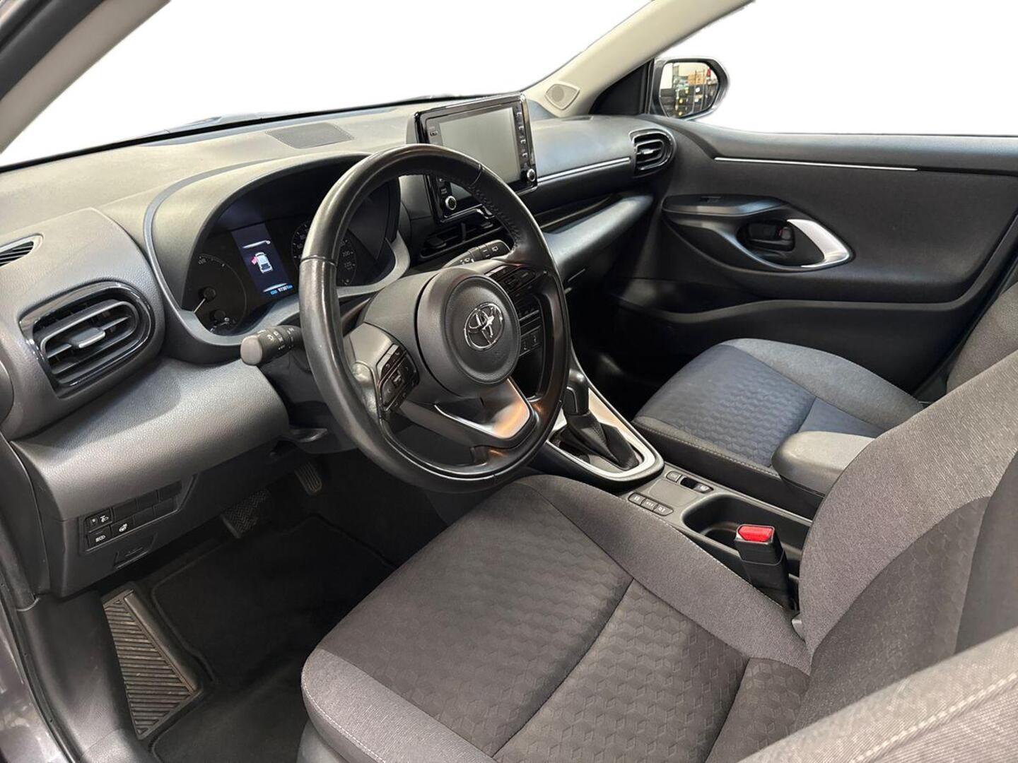 TOYOTA Yaris 2024